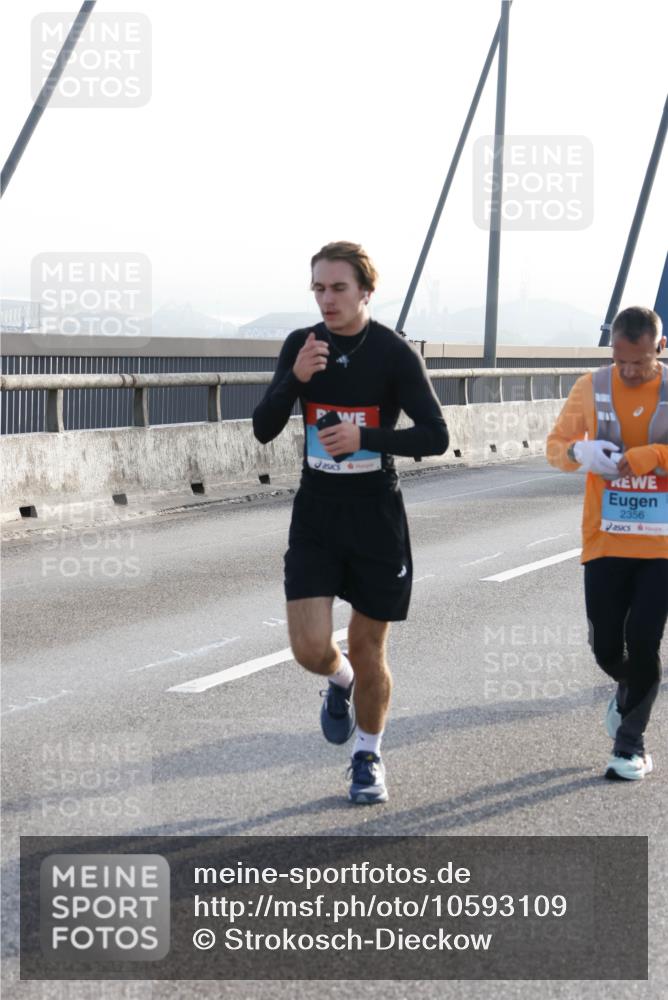 03.10.2026 - Köhlbrandbrückenlauf Strokosch-Dieckow http://msf.ph/oto/10593109 03.10.2026 09:19:49 Position 1 2356 meine-sportfotos.de
