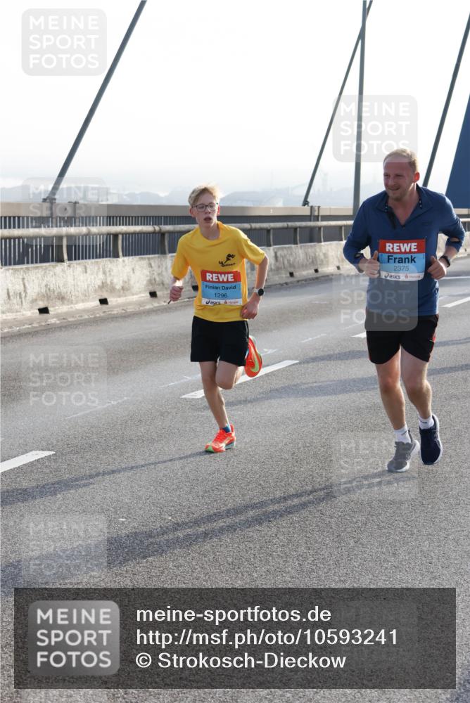 03.10.2026 - Köhlbrandbrückenlauf Strokosch-Dieckow http://msf.ph/oto/10593241 03.10.2026 09:20:05 Position 1 1296, 2375 meine-sportfotos.de