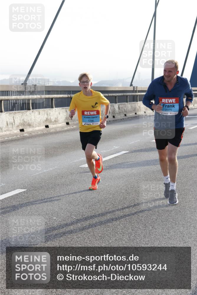 03.10.2026 - Köhlbrandbrückenlauf Strokosch-Dieckow http://msf.ph/oto/10593244 03.10.2026 09:20:05 Position 1 1296, 2375 meine-sportfotos.de