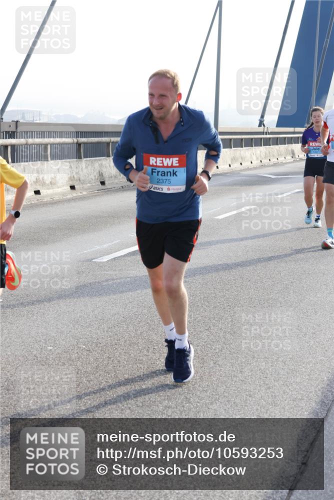 03.10.2026 - Köhlbrandbrückenlauf Strokosch-Dieckow http://msf.ph/oto/10593253 03.10.2026 09:20:05 Position 1 2375 meine-sportfotos.de