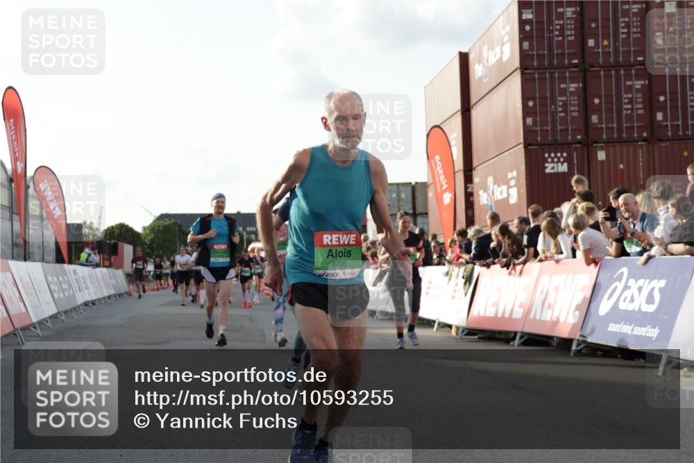 03.10.2026 - Köhlbrandbrückenlauf Yannick Fuchs http://msf.ph/oto/10593255 03.10.2026 16:21:47 Ziel 4108, 7079, 7097, 7432, 7435, 7734, 7735, 7738, 8399, 8407, 8580, 8708, 8899, 9000, 9079, 9201, 9227, 9233, 9261, 9301, 9327, 9689, 9699, 9739, 9740 meine-sportfotos.de