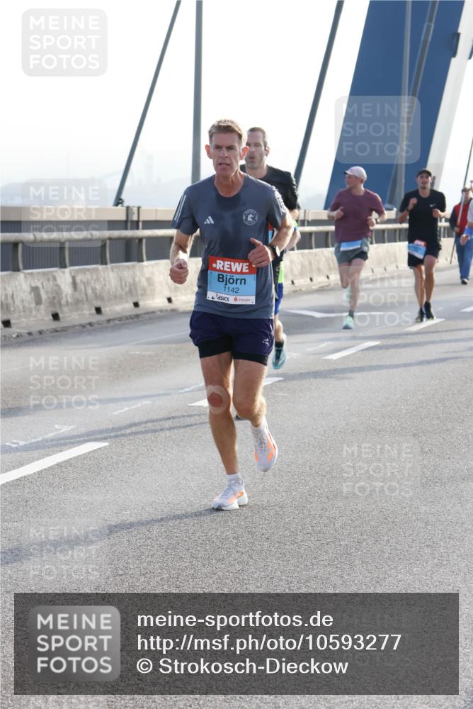 03.10.2026 - Köhlbrandbrückenlauf Strokosch-Dieckow http://msf.ph/oto/10593277 03.10.2026 09:20:10 Position 1 1142 meine-sportfotos.de