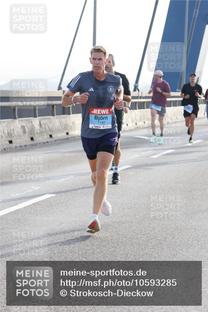 03.10.2026 - Köhlbrandbrückenlauf Strokosch-Dieckow http://msf.ph/oto/10593285 03.10.2026 09:20:10 Position 1 1142 meine-sportfotos.de