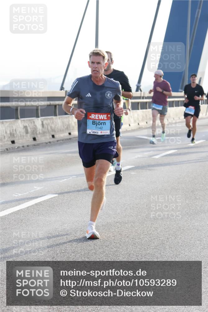 03.10.2026 - Köhlbrandbrückenlauf Strokosch-Dieckow http://msf.ph/oto/10593289 03.10.2026 09:20:10 Position 1 1142 meine-sportfotos.de
