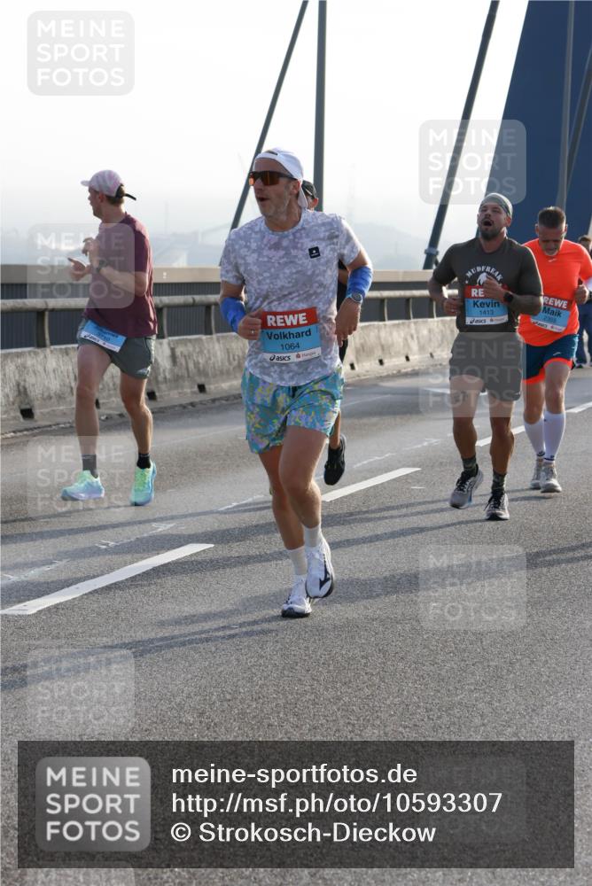 03.10.2026 - Köhlbrandbrückenlauf Strokosch-Dieckow http://msf.ph/oto/10593307 03.10.2026 09:20:14 Position 1 3710, 1064, 1413, 27 meine-sportfotos.de