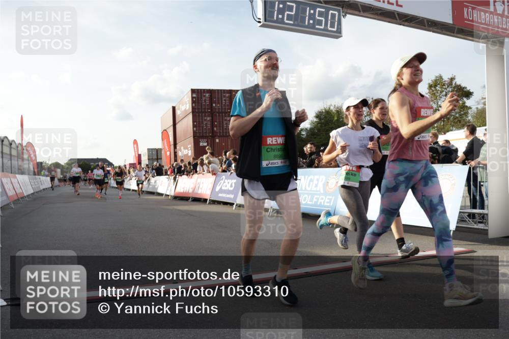 03.10.2026 - Köhlbrandbrückenlauf Yannick Fuchs http://msf.ph/oto/10593310 03.10.2026 16:21:51 Ziel 7028, 7252, 7432, 7435, 8399, 8407, 8580, 8708, 8878, 8899, 9079, 9227, 9233, 9261, 9301, 9327, 9699 meine-sportfotos.de