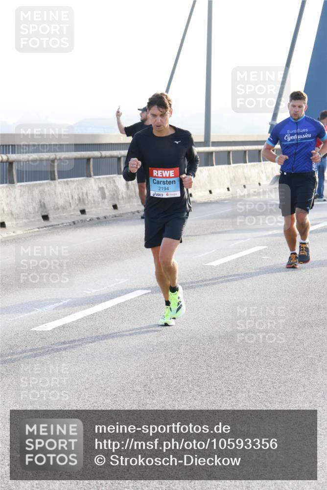 03.10.2026 - Köhlbrandbrückenlauf Strokosch-Dieckow http://msf.ph/oto/10593356 03.10.2026 09:20:20 Position 1 2194 meine-sportfotos.de