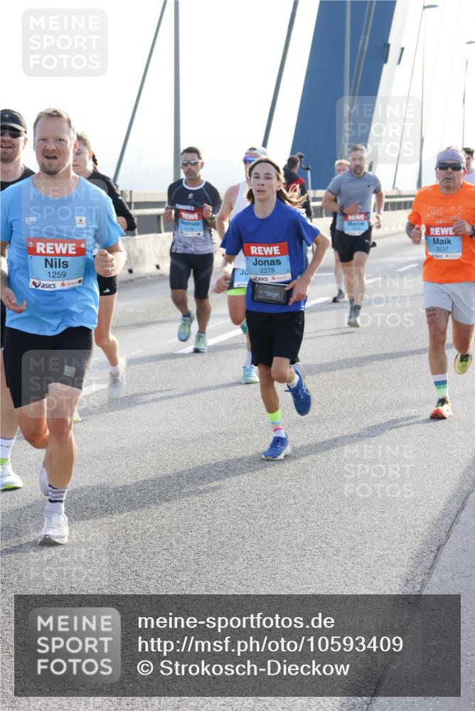 03.10.2026 - Köhlbrandbrückenlauf Strokosch-Dieckow http://msf.ph/oto/10593409 03.10.2026 09:20:25 Position 1 1259, 2278, 01, 2237 meine-sportfotos.de