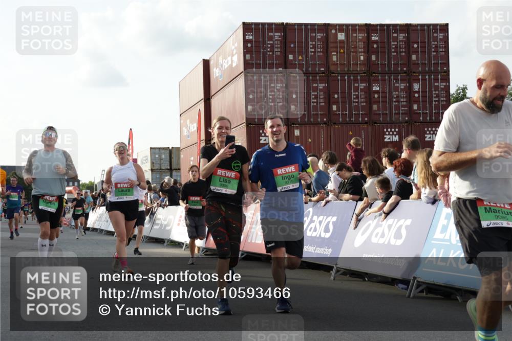 03.10.2026 - Köhlbrandbrückenlauf Yannick Fuchs http://msf.ph/oto/10593466 03.10.2026 16:22:08 Ziel 7134, 7140, 7151, 7156, 7200, 7201, 7218, 7487, 7651, 7834, 7926, 8436, 8591, 8609, 8695, 9014, 9015, 9095, 9147, 9307, 9309, 9310, 9392, 9474, 9691 meine-sportfotos.de