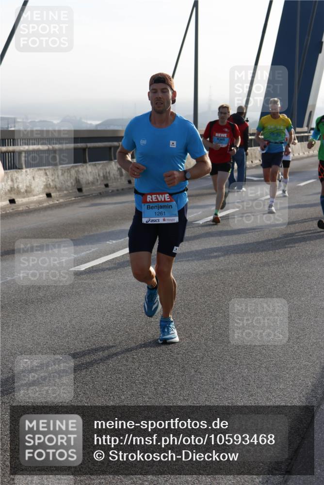 03.10.2026 - Köhlbrandbrückenlauf Strokosch-Dieckow http://msf.ph/oto/10593468 03.10.2026 09:20:32 Position 1 1261 meine-sportfotos.de