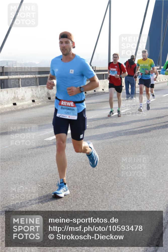03.10.2026 - Köhlbrandbrückenlauf Strokosch-Dieckow http://msf.ph/oto/10593478 03.10.2026 09:20:32 Position 1 1261 meine-sportfotos.de