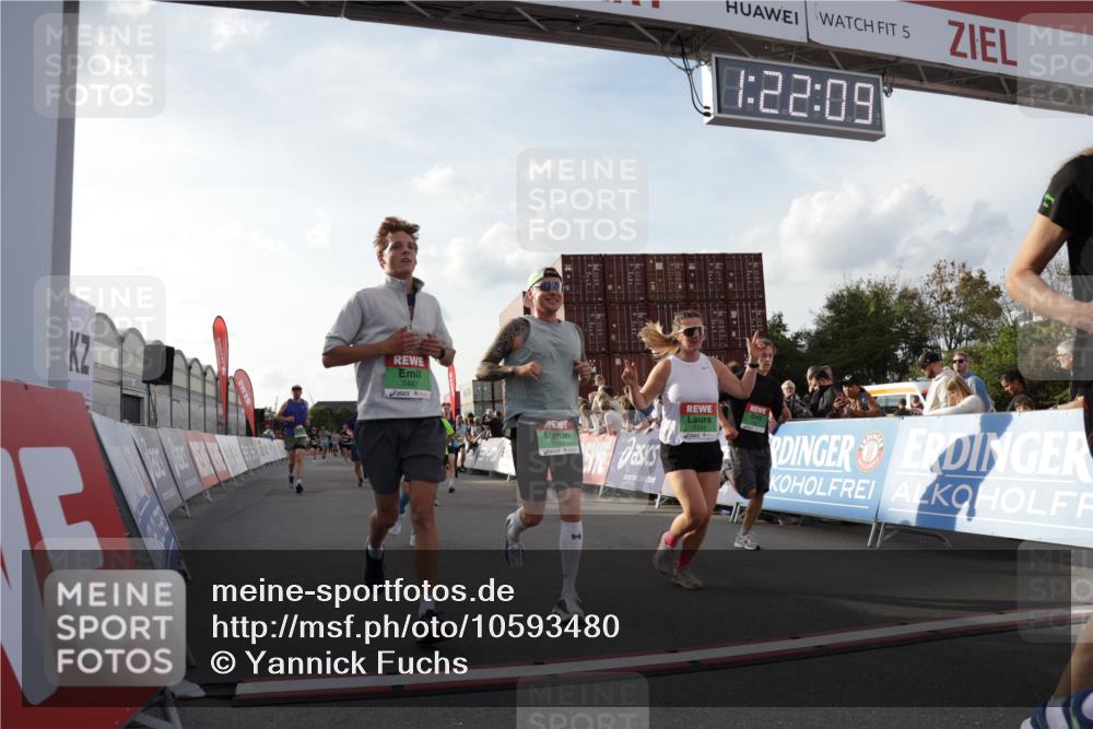 03.10.2026 - Köhlbrandbrückenlauf Yannick Fuchs http://msf.ph/oto/10593480 03.10.2026 16:22:10 Ziel 7134, 7140, 7156, 7200, 7201, 7485, 7487, 7651, 7834, 7926, 8436, 8591, 8695, 9014, 9015, 9095, 9307, 9309, 9310, 9346, 9392, 9474, 9691 meine-sportfotos.de