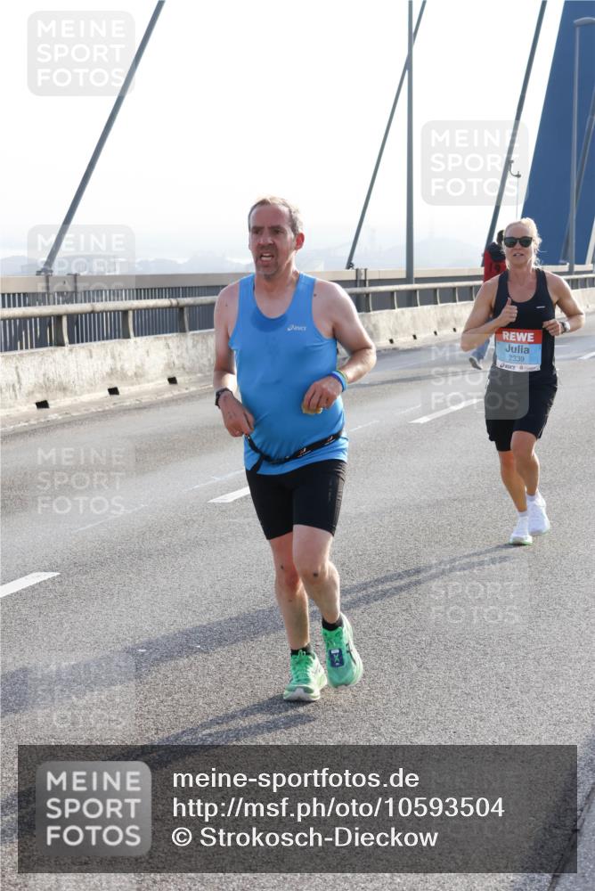 03.10.2026 - Köhlbrandbrückenlauf Strokosch-Dieckow http://msf.ph/oto/10593504 03.10.2026 09:20:38 Position 1 2339 meine-sportfotos.de