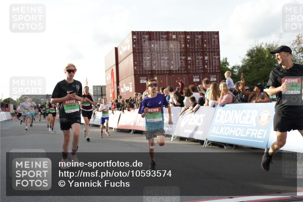 03.10.2026 - Köhlbrandbrückenlauf Yannick Fuchs http://msf.ph/oto/10593574 03.10.2026 16:22:18 Ziel 7140, 7141, 7200, 7201, 7229, 7485, 7486, 7891, 7944, 8436, 9014, 9015, 9021, 9245, 9307, 9346, 9474 meine-sportfotos.de