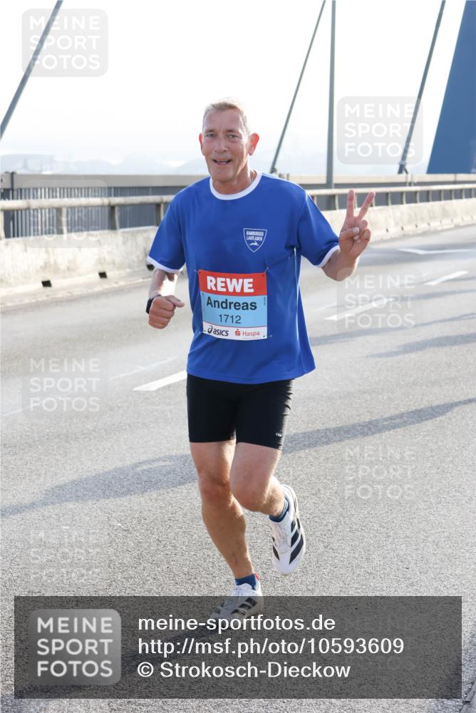 03.10.2026 - Köhlbrandbrückenlauf Strokosch-Dieckow http://msf.ph/oto/10593609 03.10.2026 09:20:54 Position 1 1712 meine-sportfotos.de
