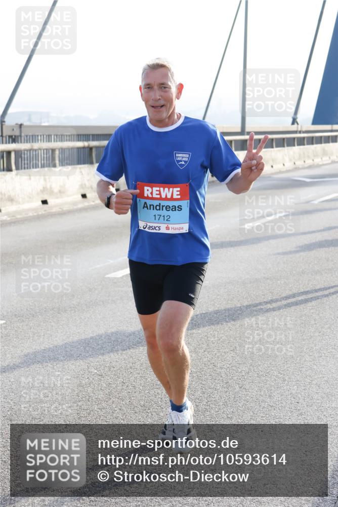 03.10.2026 - Köhlbrandbrückenlauf Strokosch-Dieckow http://msf.ph/oto/10593614 03.10.2026 09:20:54 Position 1 1712 meine-sportfotos.de