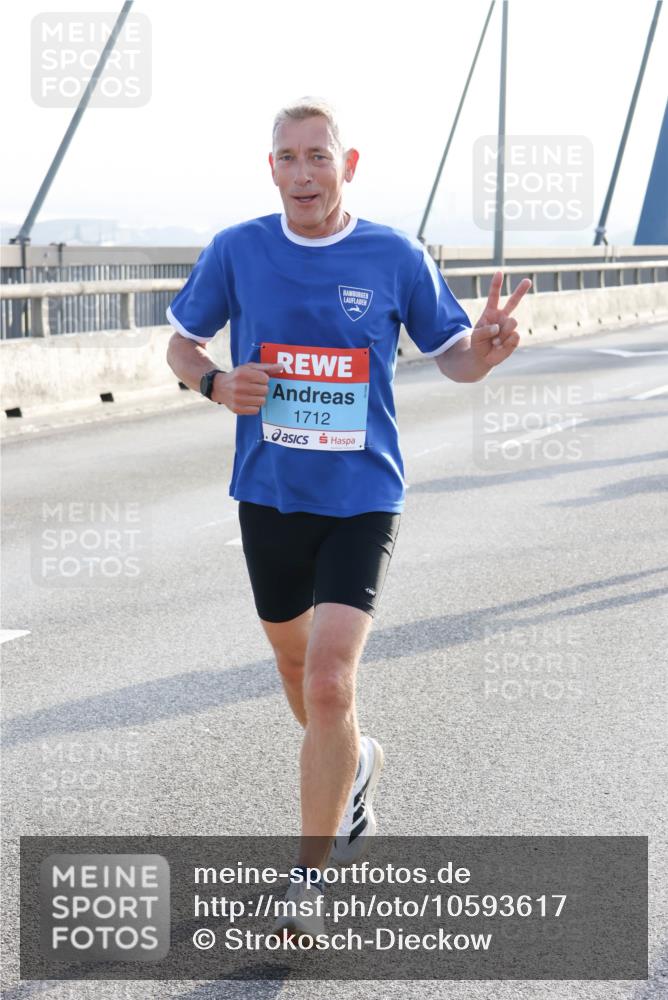 03.10.2026 - Köhlbrandbrückenlauf Strokosch-Dieckow http://msf.ph/oto/10593617 03.10.2026 09:20:54 Position 1 1712 meine-sportfotos.de