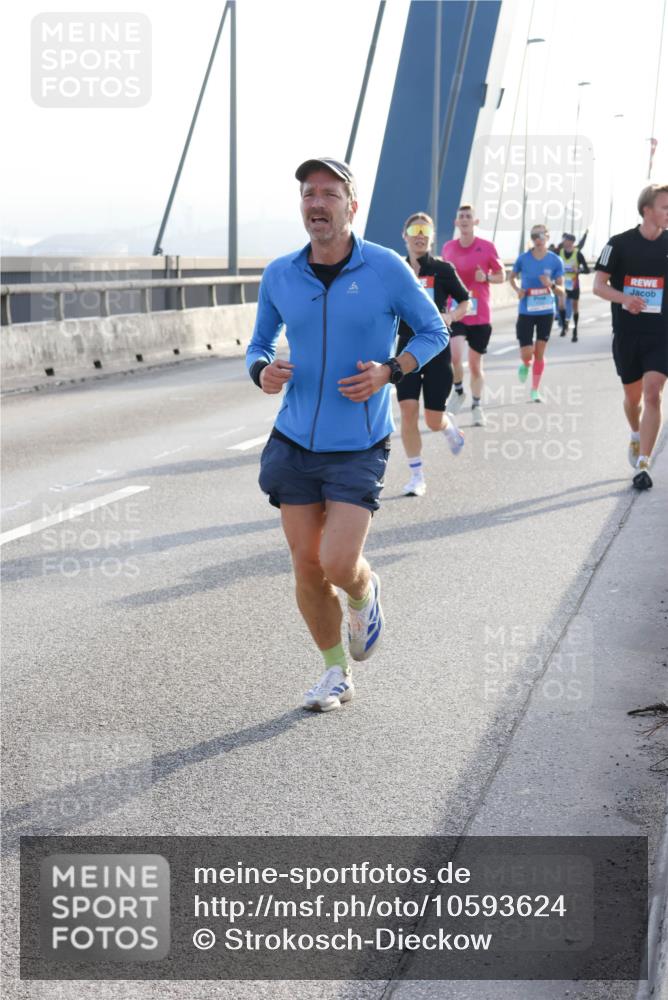 03.10.2026 - Köhlbrandbrückenlauf Strokosch-Dieckow http://msf.ph/oto/10593624 03.10.2026 09:20:55 Position 1  meine-sportfotos.de