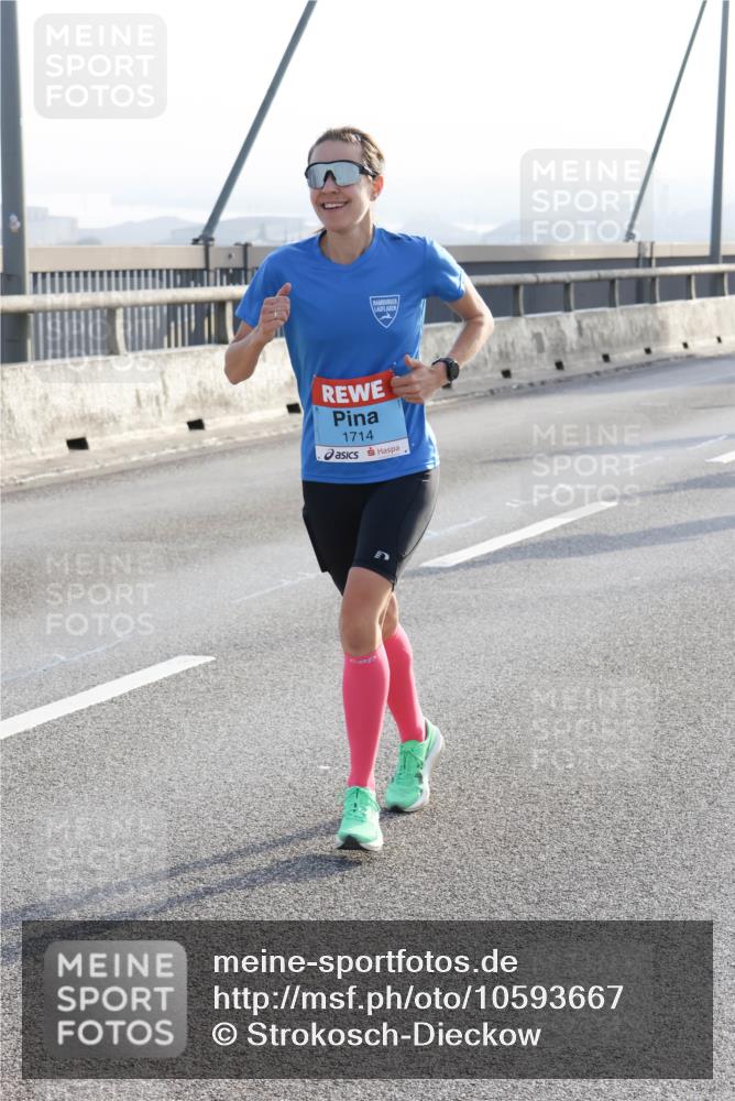 03.10.2026 - Köhlbrandbrückenlauf Strokosch-Dieckow http://msf.ph/oto/10593667 03.10.2026 09:21:00 Position 1 1714 meine-sportfotos.de