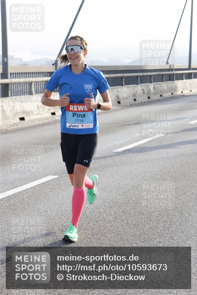 03.10.2026 - Köhlbrandbrückenlauf Strokosch-Dieckow http://msf.ph/oto/10593673 03.10.2026 09:21:00 Position 1 1714 meine-sportfotos.de