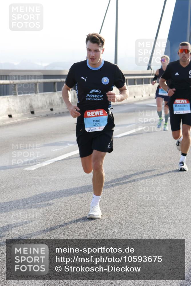 03.10.2026 - Köhlbrandbrückenlauf Strokosch-Dieckow http://msf.ph/oto/10593675 03.10.2026 09:21:03 Position 1 3769, 2309, 6 meine-sportfotos.de