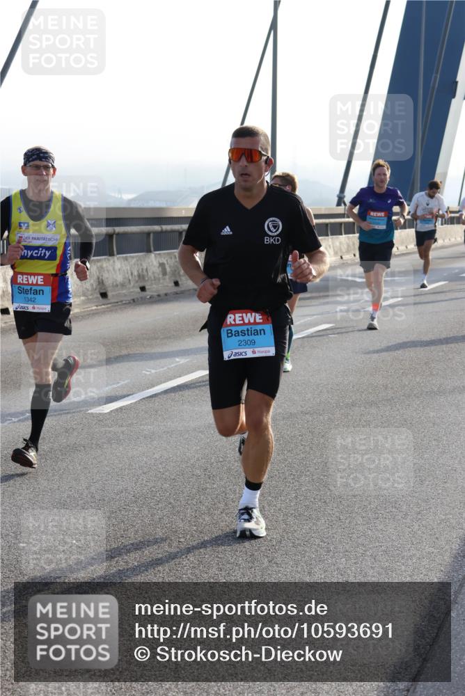 03.10.2026 - Köhlbrandbrückenlauf Strokosch-Dieckow http://msf.ph/oto/10593691 03.10.2026 09:21:04 Position 1 1342, 2309 meine-sportfotos.de