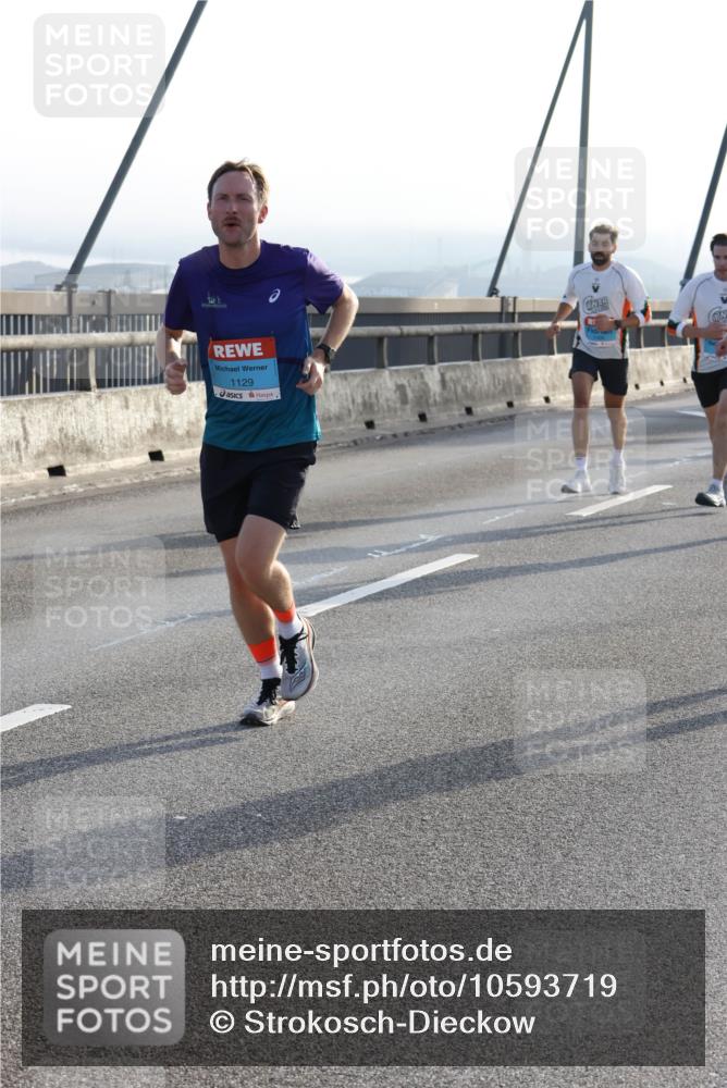 03.10.2026 - Köhlbrandbrückenlauf Strokosch-Dieckow http://msf.ph/oto/10593719 03.10.2026 09:21:07 Position 1 1129 meine-sportfotos.de