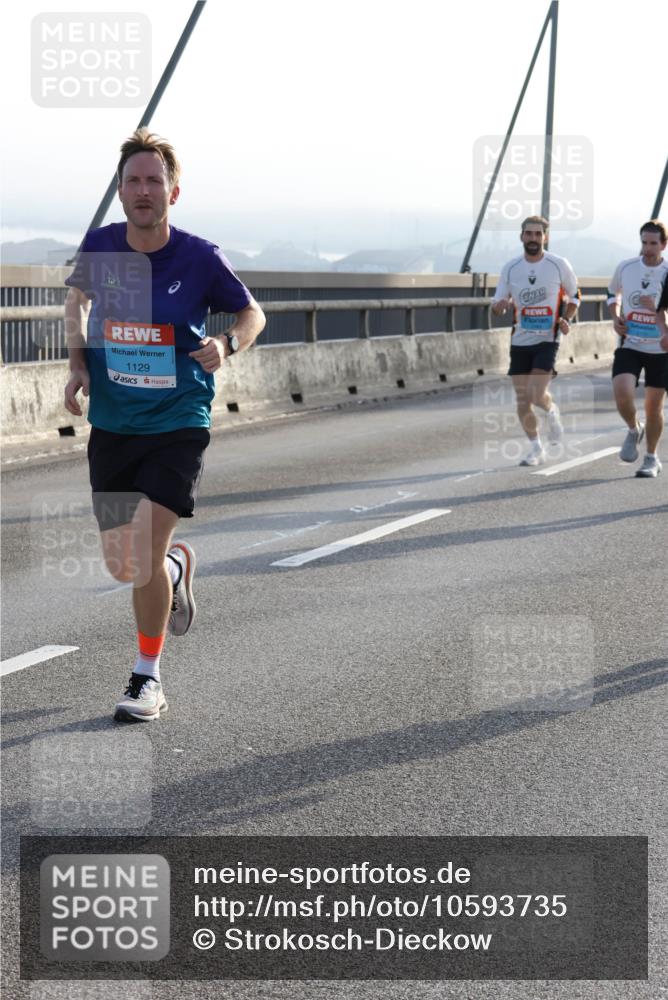 03.10.2026 - Köhlbrandbrückenlauf Strokosch-Dieckow http://msf.ph/oto/10593735 03.10.2026 09:21:08 Position 1 1129 meine-sportfotos.de