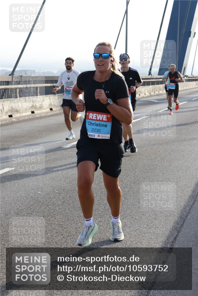 03.10.2026 - Köhlbrandbrückenlauf Strokosch-Dieckow http://msf.ph/oto/10593752 03.10.2026 09:21:09 Position 1 10, 2235, 30 meine-sportfotos.de