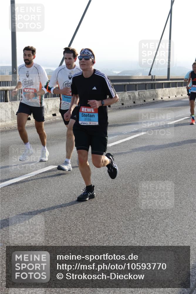 03.10.2026 - Köhlbrandbrückenlauf Strokosch-Dieckow http://msf.ph/oto/10593770 03.10.2026 09:21:11 Position 1 217, 2133 meine-sportfotos.de