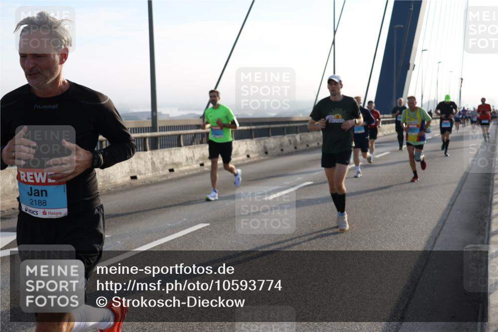 03.10.2026 - Köhlbrandbrückenlauf Strokosch-Dieckow http://msf.ph/oto/10593774 03.10.2026 09:21:16 Position 1 2188 meine-sportfotos.de