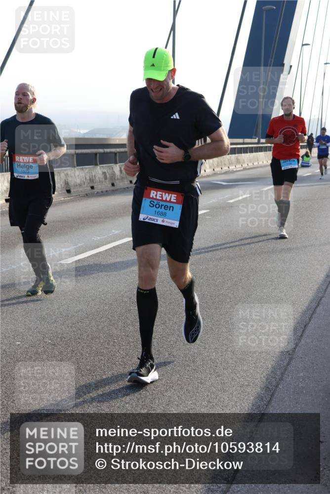 03.10.2026 - Köhlbrandbrückenlauf Strokosch-Dieckow http://msf.ph/oto/10593814 03.10.2026 09:21:22 Position 1 1973, 1688 meine-sportfotos.de