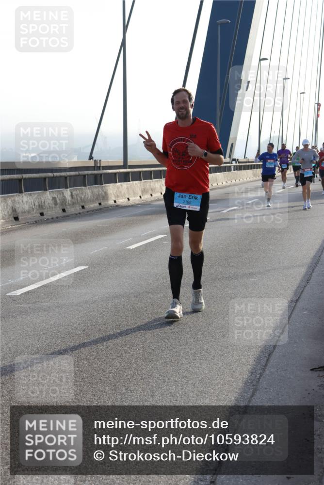 03.10.2026 - Köhlbrandbrückenlauf Strokosch-Dieckow http://msf.ph/oto/10593824 03.10.2026 09:21:23 Position 1 2198 meine-sportfotos.de