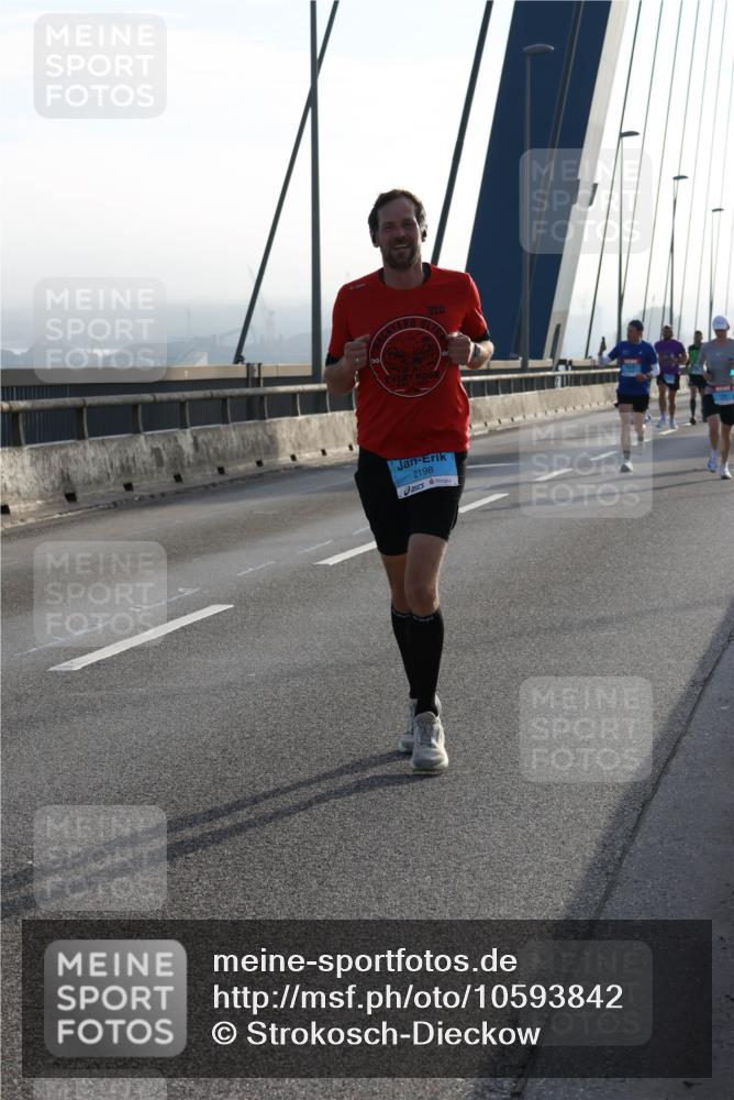 03.10.2026 - Köhlbrandbrückenlauf Strokosch-Dieckow http://msf.ph/oto/10593842 03.10.2026 09:21:24 Position 1 2198 meine-sportfotos.de