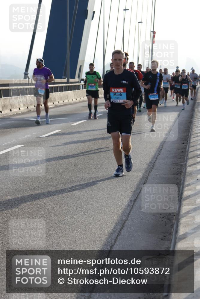 03.10.2026 - Köhlbrandbrückenlauf Strokosch-Dieckow http://msf.ph/oto/10593872 03.10.2026 09:21:30 Position 1 1644 meine-sportfotos.de