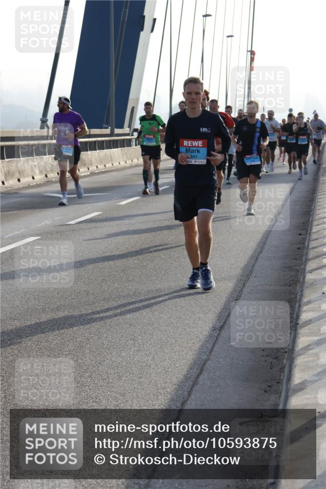 03.10.2026 - Köhlbrandbrückenlauf Strokosch-Dieckow http://msf.ph/oto/10593875 03.10.2026 09:21:30 Position 1 644 meine-sportfotos.de