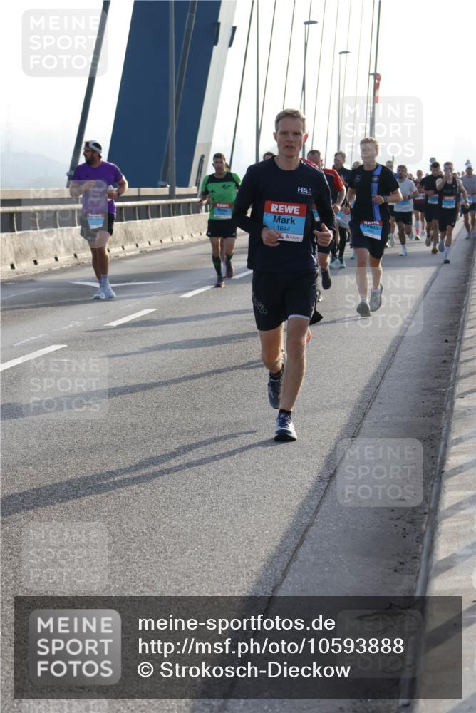 03.10.2026 - Köhlbrandbrückenlauf Strokosch-Dieckow http://msf.ph/oto/10593888 03.10.2026 09:21:30 Position 1 1644 meine-sportfotos.de