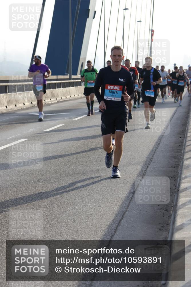 03.10.2026 - Köhlbrandbrückenlauf Strokosch-Dieckow http://msf.ph/oto/10593891 03.10.2026 09:21:30 Position 1 1644 meine-sportfotos.de