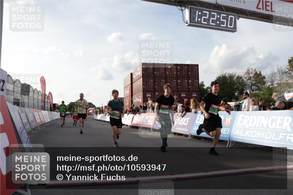 03.10.2026 - Köhlbrandbrückenlauf Yannick Fuchs http://msf.ph/oto/10593947 03.10.2026 16:22:51 Ziel 7530, 7988, 7992, 9402, 9487, 9546, 9562, 9789 meine-sportfotos.de