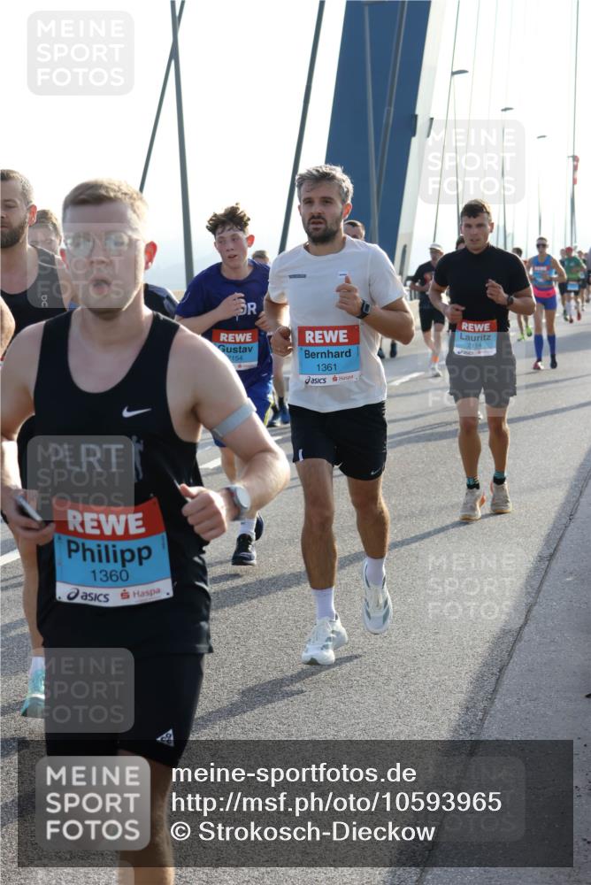03.10.2026 - Köhlbrandbrückenlauf Strokosch-Dieckow http://msf.ph/oto/10593965 03.10.2026 09:21:41 Position 1 1360, 2154, 1361, 2114 meine-sportfotos.de