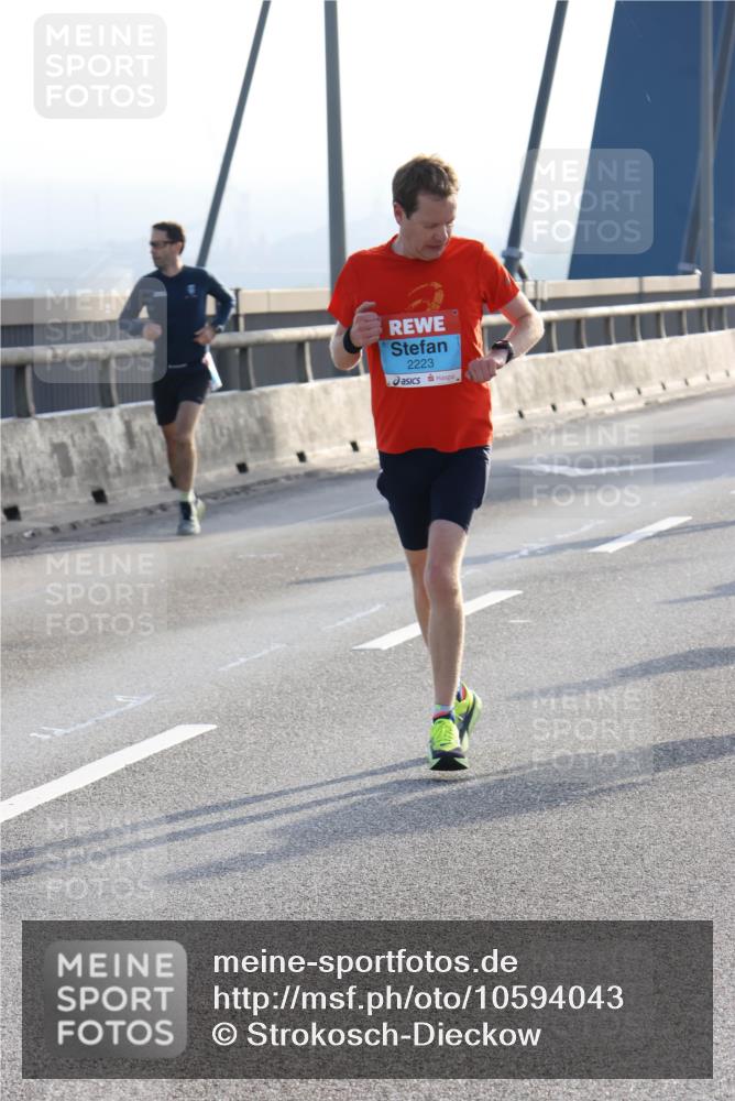 03.10.2026 - Köhlbrandbrückenlauf Strokosch-Dieckow http://msf.ph/oto/10594043 03.10.2026 09:21:51 Position 1 2223 meine-sportfotos.de