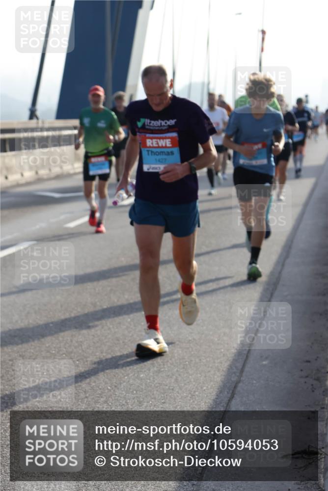 03.10.2026 - Köhlbrandbrückenlauf Strokosch-Dieckow http://msf.ph/oto/10594053 03.10.2026 09:21:53 Position 1 1427 meine-sportfotos.de