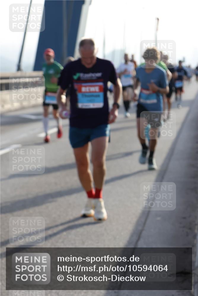 03.10.2026 - Köhlbrandbrückenlauf Strokosch-Dieckow http://msf.ph/oto/10594064 03.10.2026 09:21:53 Position 1  meine-sportfotos.de