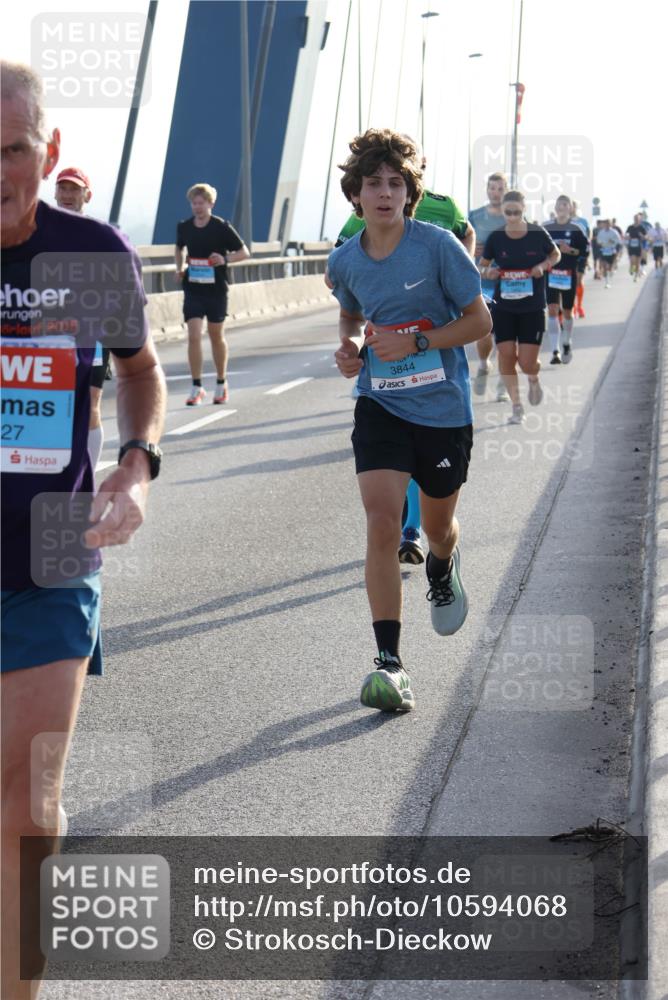03.10.2026 - Köhlbrandbrückenlauf Strokosch-Dieckow http://msf.ph/oto/10594068 03.10.2026 09:21:55 Position 1 2015, 27, 3844 meine-sportfotos.de