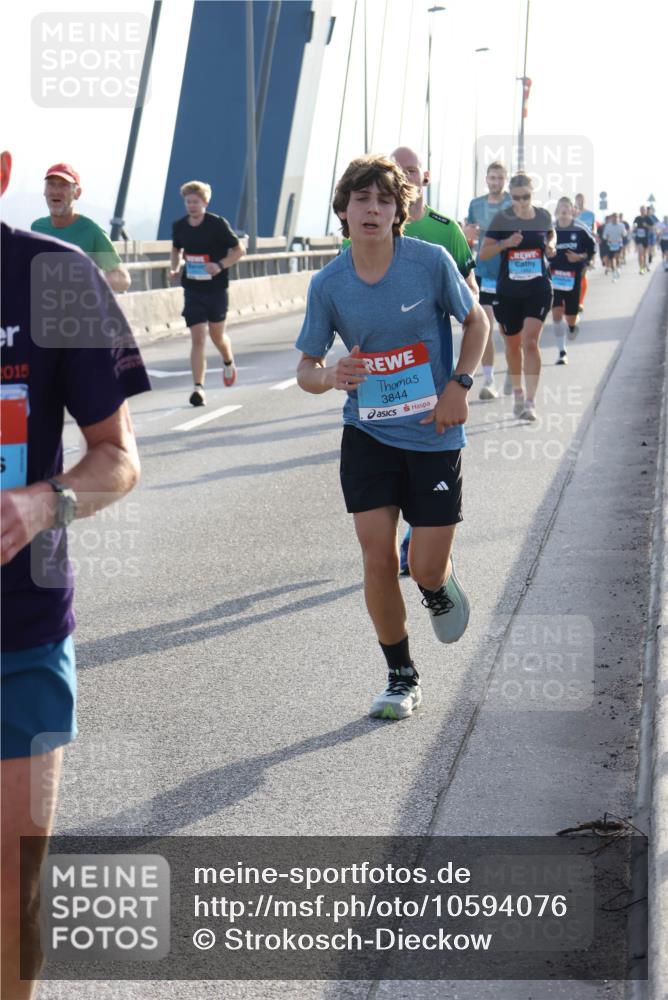 03.10.2026 - Köhlbrandbrückenlauf Strokosch-Dieckow http://msf.ph/oto/10594076 03.10.2026 09:21:55 Position 1 2015, 3844 meine-sportfotos.de