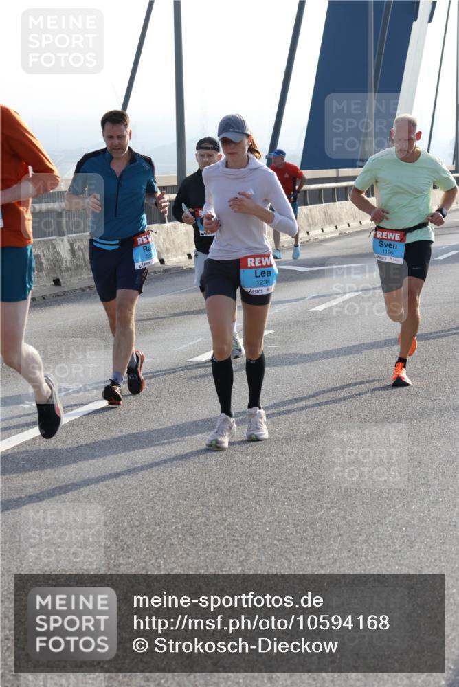 03.10.2026 - Köhlbrandbrückenlauf Strokosch-Dieckow http://msf.ph/oto/10594168 03.10.2026 09:22:04 Position 1 225, 1234, 1196 meine-sportfotos.de