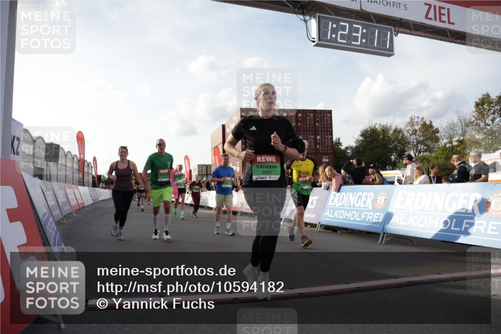 03.10.2026 - Köhlbrandbrückenlauf Yannick Fuchs http://msf.ph/oto/10594182 03.10.2026 16:23:11 Ziel 8210, 8424, 8425, 8536, 8568, 8579, 8681, 8759, 8769, 8792, 8838, 8853, 8912, 8934, 9112, 9287, 9435, 9452, 9512, 9582, 9719, 9747, 9839 meine-sportfotos.de