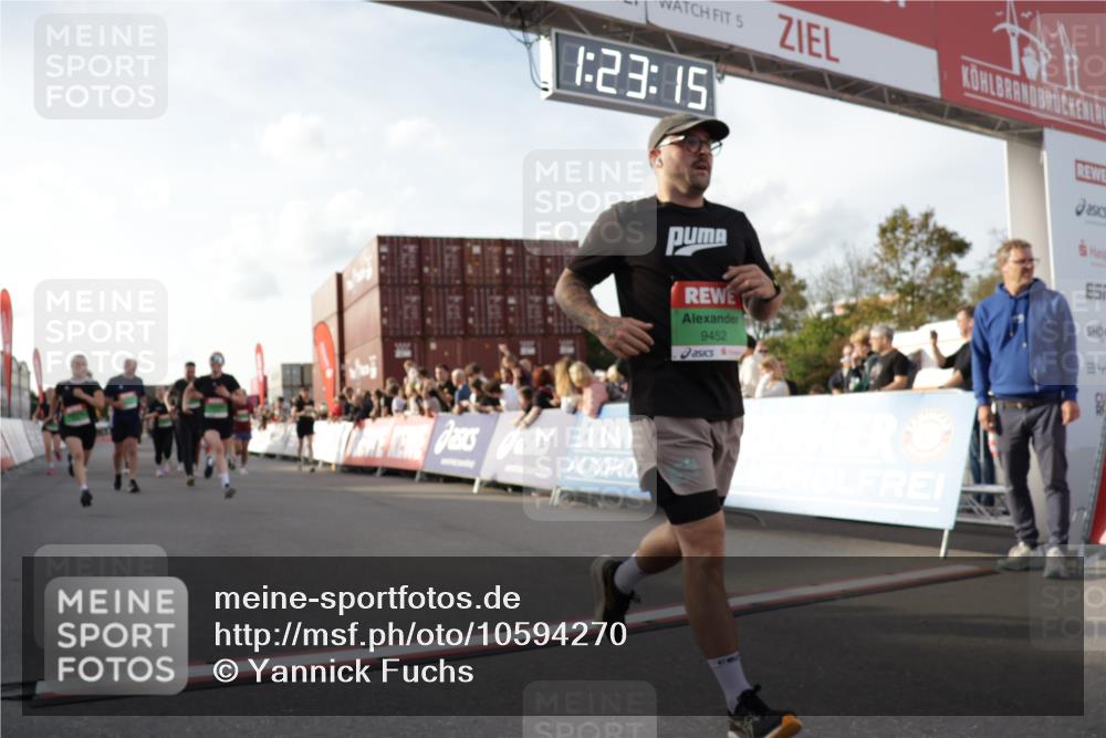 03.10.2026 - Köhlbrandbrückenlauf Yannick Fuchs http://msf.ph/oto/10594270 03.10.2026 16:23:16 Ziel 7481, 7576, 8130, 8424, 8425, 8536, 8568, 8579, 8681, 8759, 8769, 8792, 8838, 8853, 8854, 8934, 9112, 9287, 9452, 9512, 9582, 9719, 9747, 9839 meine-sportfotos.de