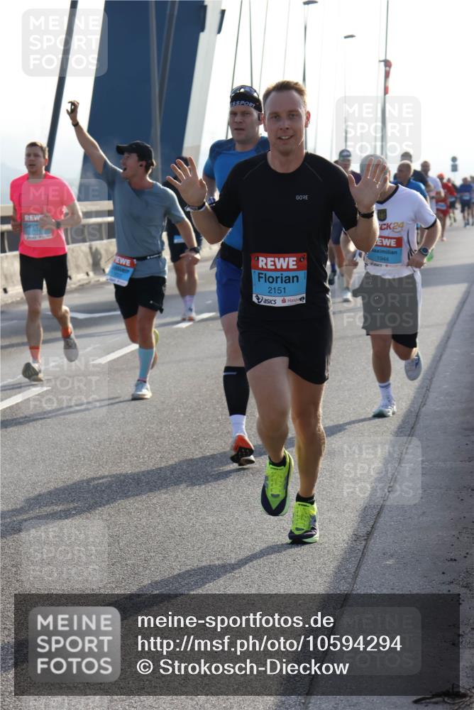 03.10.2026 - Köhlbrandbrückenlauf Strokosch-Dieckow http://msf.ph/oto/10594294 03.10.2026 09:22:22 Position 1 2151, 24, 1944 meine-sportfotos.de