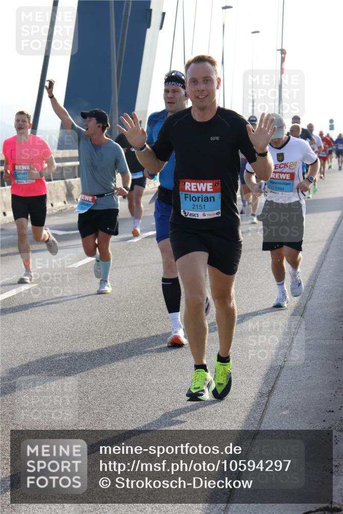 03.10.2026 - Köhlbrandbrückenlauf Strokosch-Dieckow http://msf.ph/oto/10594297 03.10.2026 09:22:22 Position 1 1941, 2151, 24, 1944 meine-sportfotos.de
